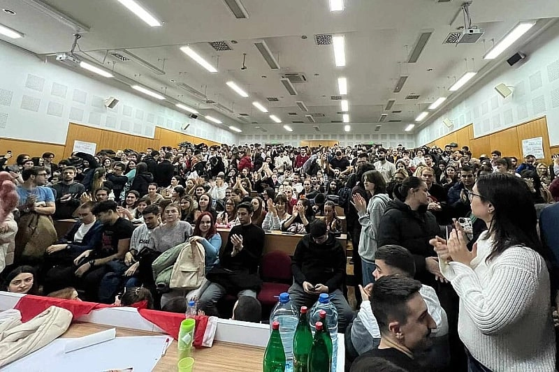 Skoro 40 fakulteta u Srbiji obustavilo rad zbog novosadske tragedije, podržali ih dekani i rektori